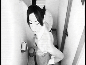 都内某所ガールズバーのトイレ映像流出4時間38人　サンプル画像19